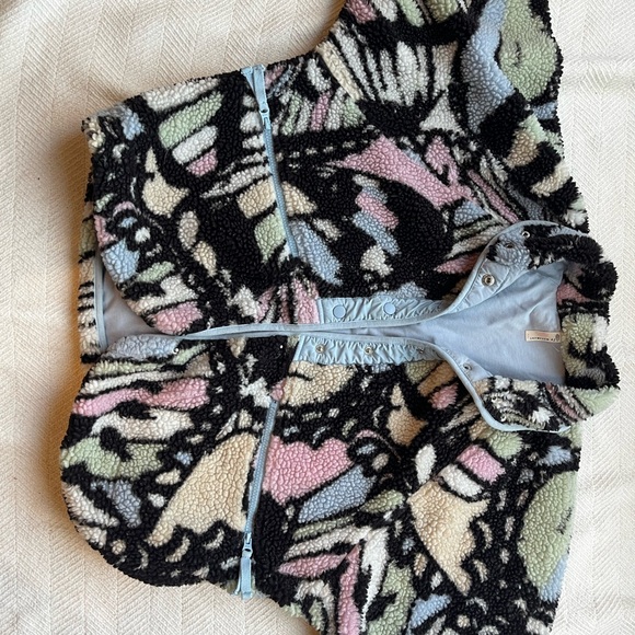 Colorful Fleece Vest with Abstract Design - Picture 4 of 6